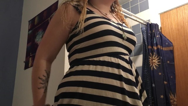 Реальная скрытая камера в ванной записала большие сиськи беременной тещи
